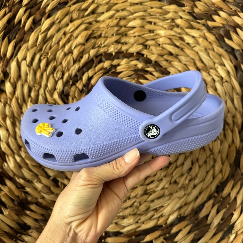 CROCS Women’s Purple Classic Clogs Size 7